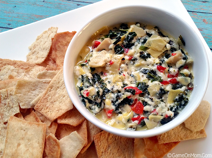 Baked Spinach and Artichoke Dip with Greek Yogurt