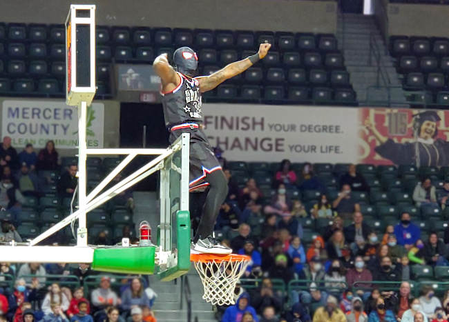 Globetrotters Spread Game Tour